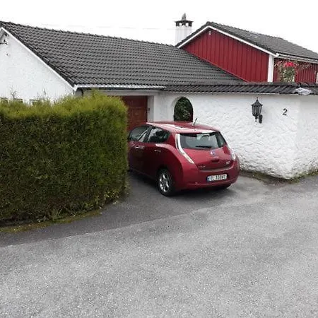 Idyllic House&garden, Urban&quiet Area, Free Car Parking * برغن